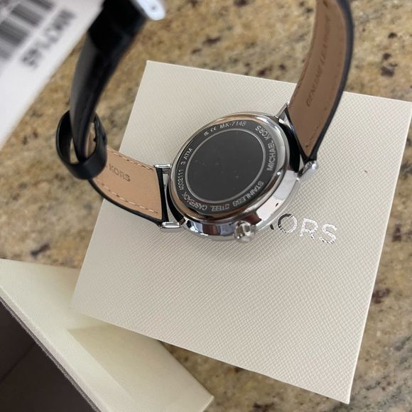 New mk 👨🏽 leather black watch - Picture 9 of 9